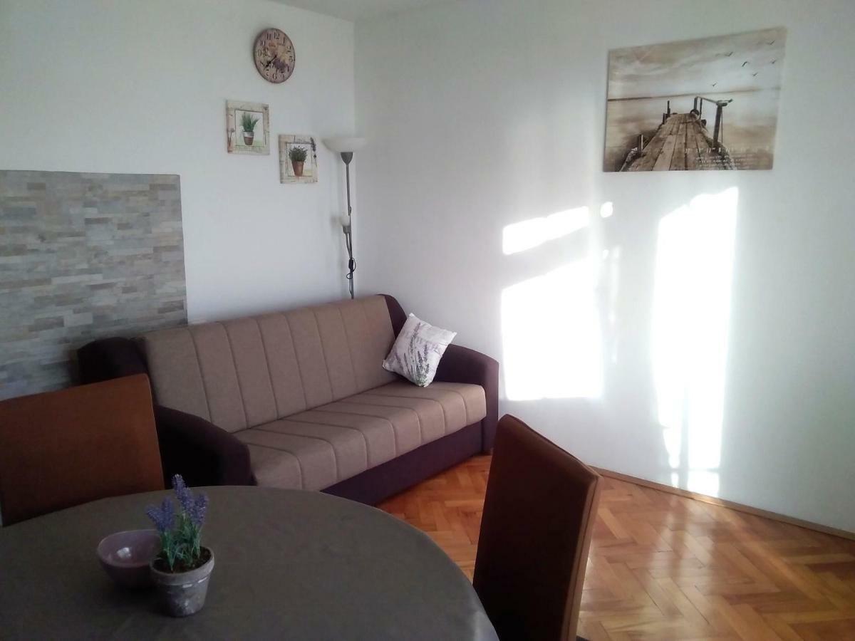 Apartment Nina Senj  Exteriör bild